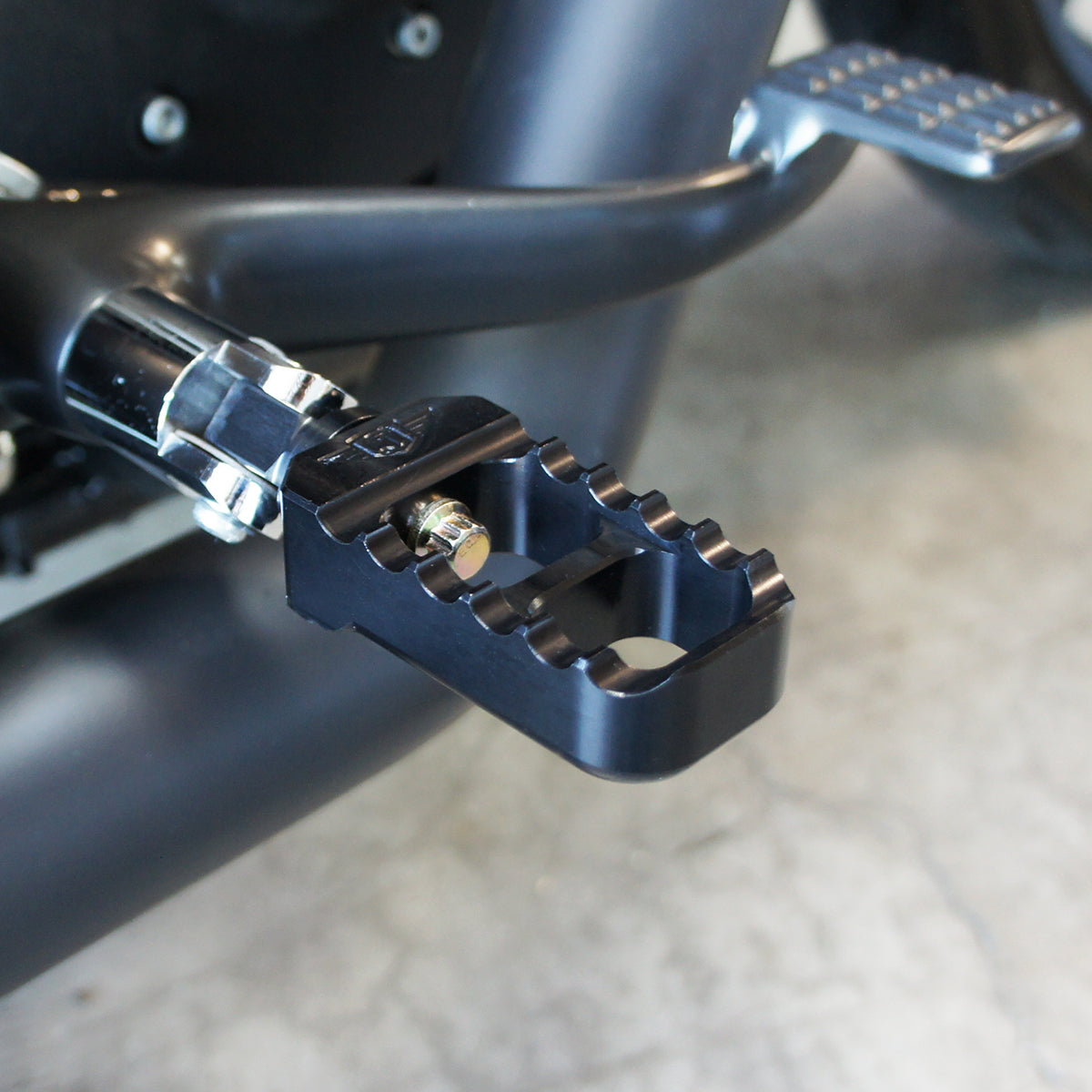Stubby HD Serrated Footpegs black