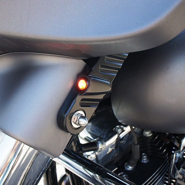 Streamliner Front Turn Signals Finned Black