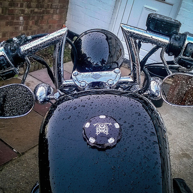 Serrated Gas Cap Joker Black